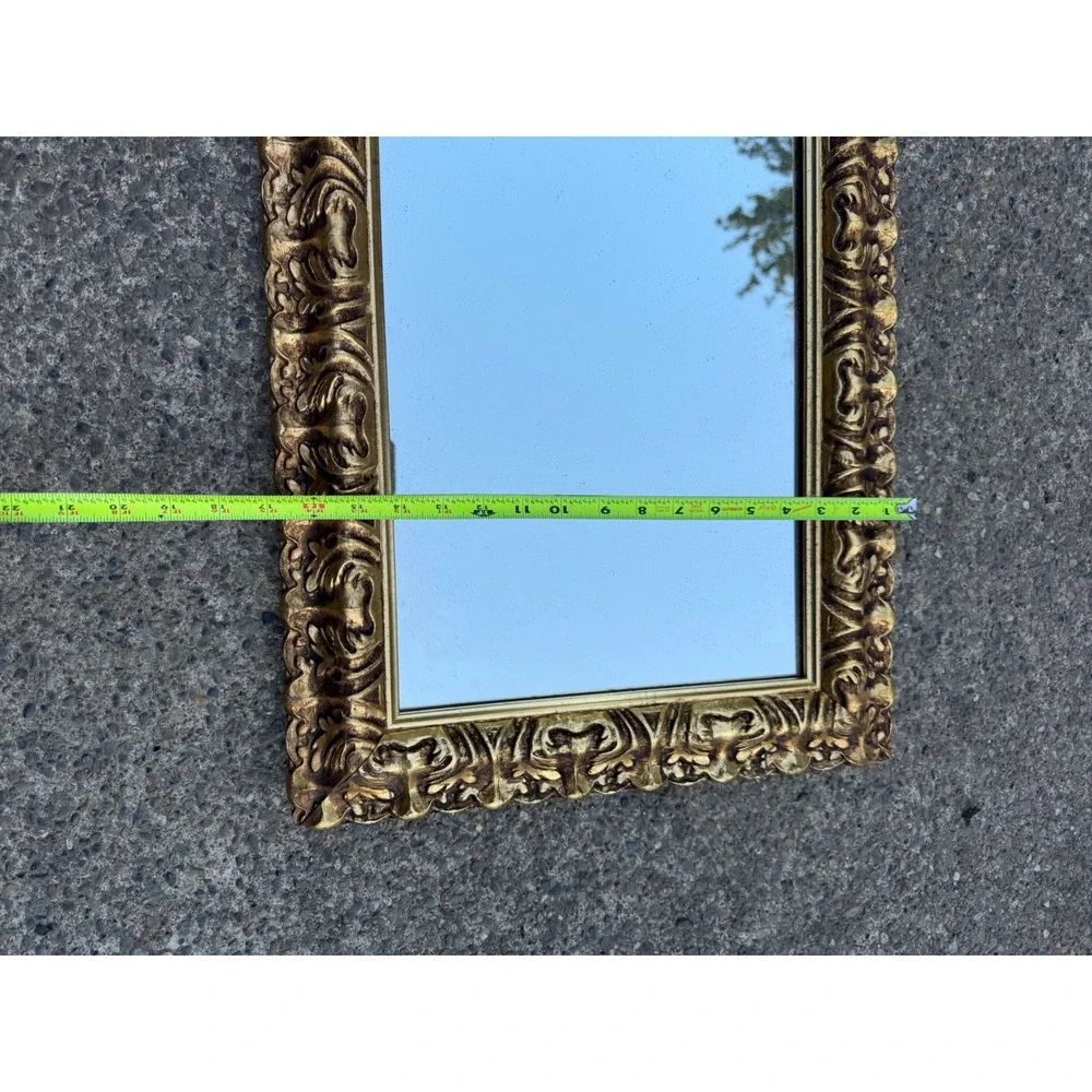 Unbranded ornate wall
